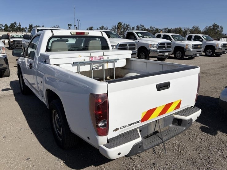 2011-chevrolet-colorado-image-2