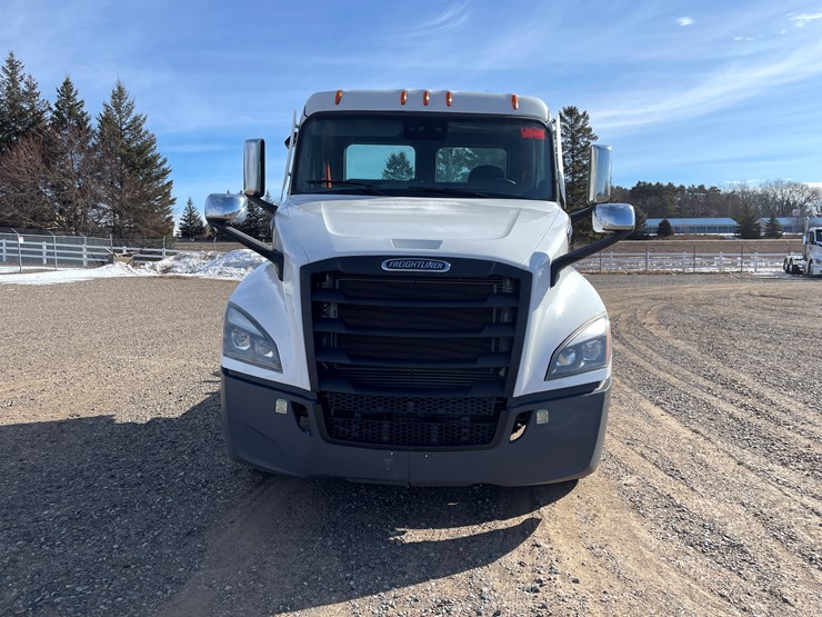 #1460-•-2022-freightliner-truck-tractor-(has-mn-title)-image-8