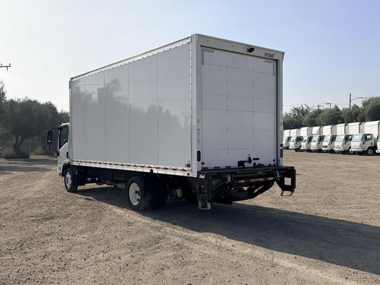 2024-isuzu-nrr-image-4