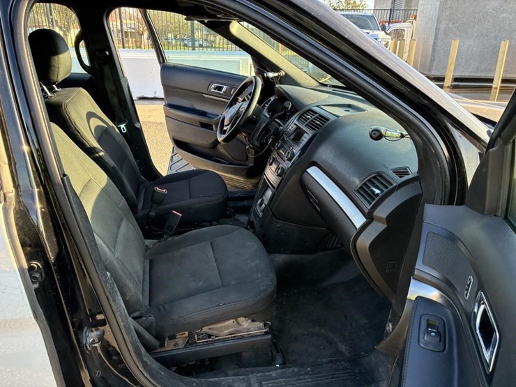 2018-ford-explorer-image-10