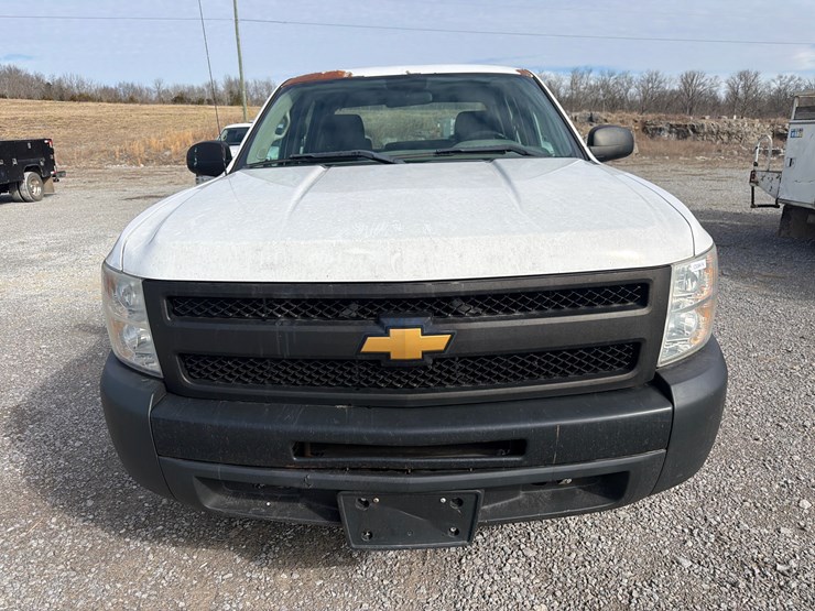 2013-chevrolet-silverado-1500-image-2