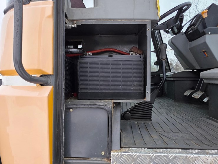 1998-jcb-185-65-image-53