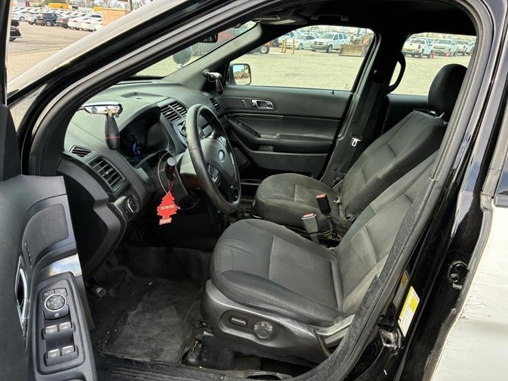 2018-ford-explorer-image-12