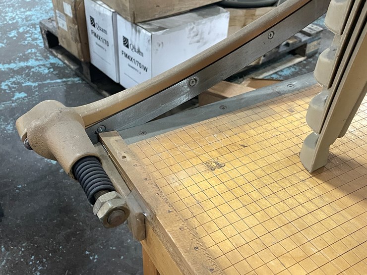 #7662-•-large-vintage-ingento-paper-cutter-on-stand-image-7