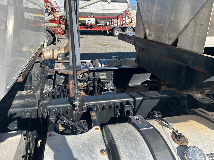 2012-mack-tender-truck-w/adams-rear-discharge-bed-auger-image-8