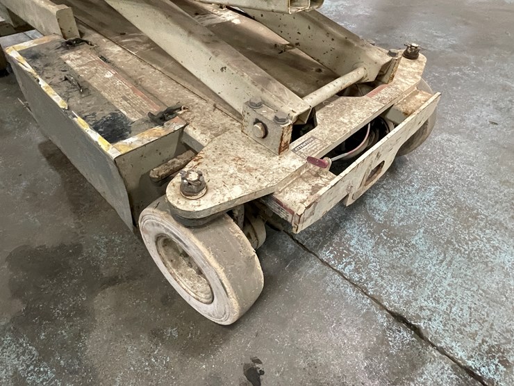 #204-•-terex-ts26-electric-scissor-lift-image-28