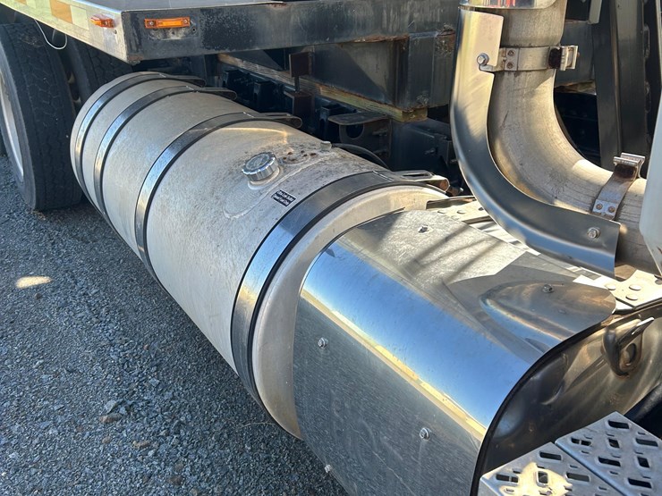 2012-mack-tender-truck-w/adams-rear-discharge-bed-auger-image-20