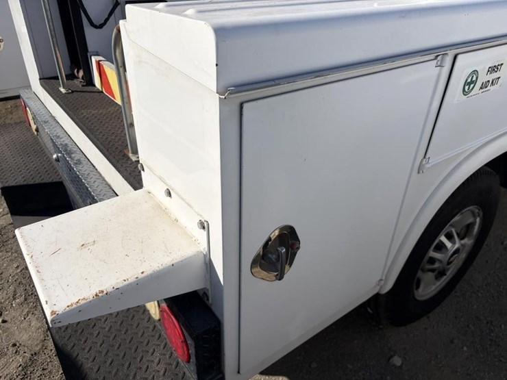 2011-chevrolet-2500-image-24