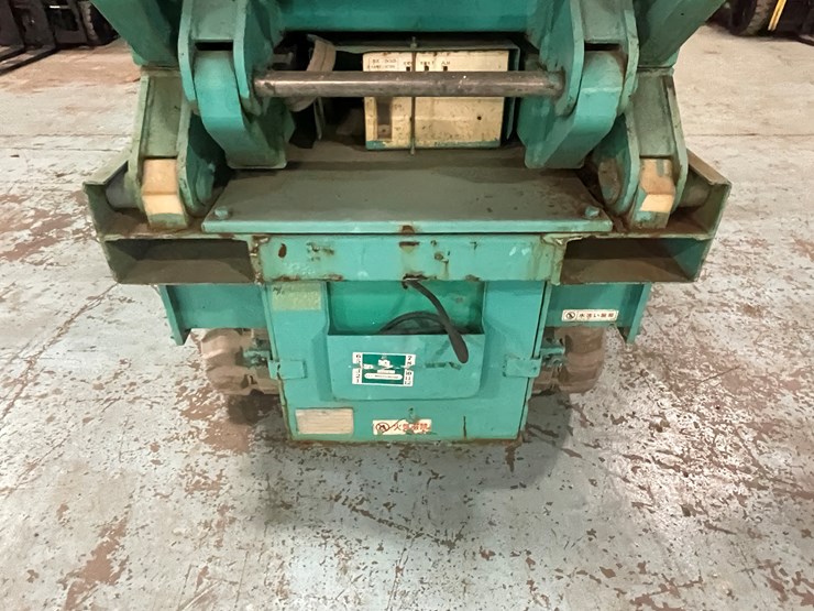 #202-•-airman-encl06-electric-track-scissor-lift-image-12