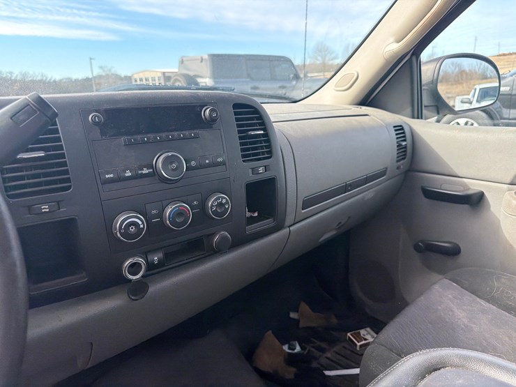 2013-chevrolet-silverado-1500-image-15