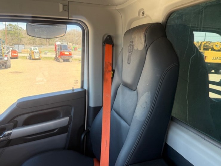 2024-kenworth-t880-image-46