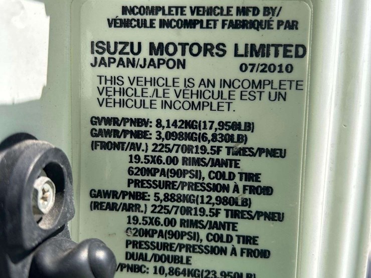 2011-isuzu-nrr-image-5