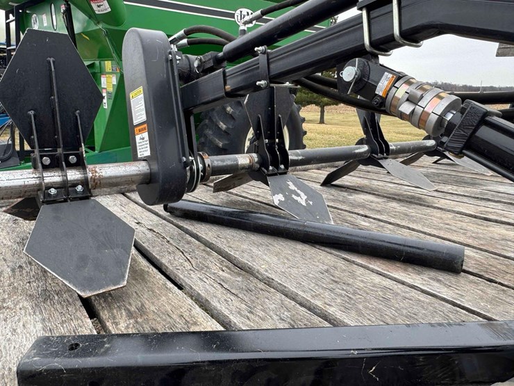 2023-hawken-corn-reel,-hydraulic-fore/aft-&-raise/lower,-only-used-on-100-acres-image-6