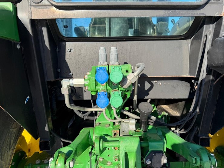 2016-john-deere-5100e-image-13