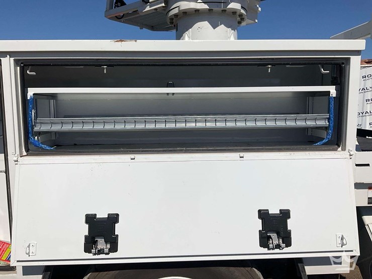 2024-freightliner-m2-106-image-45