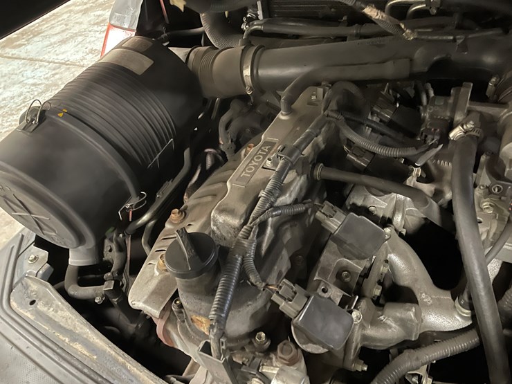 #177-•-2016-toyota-propane-forklift-image-34