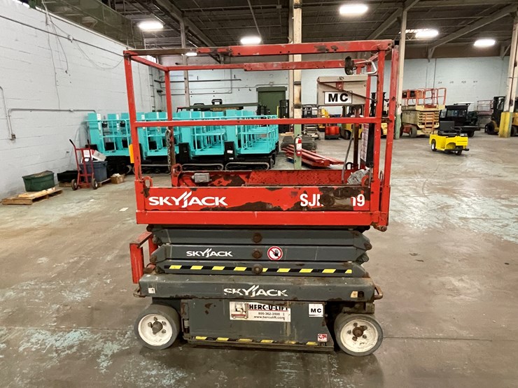 #206-•-2016-skyjack-scissor-lift-image-4