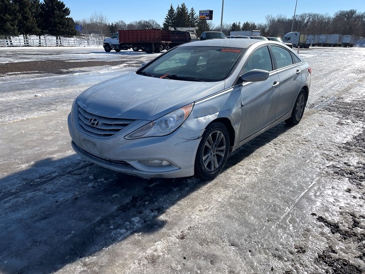 #1519-•-2013-honda-sonata-(has-mn-prior-salvage-title)-image-1
