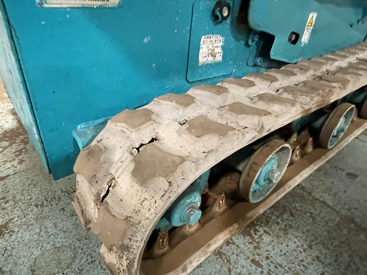 #203-•-2012-en-environment-electric-track-scissor-lift-image-11