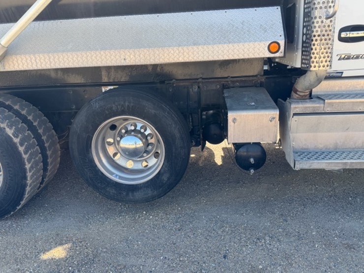 2024-kenworth-t880-image-30