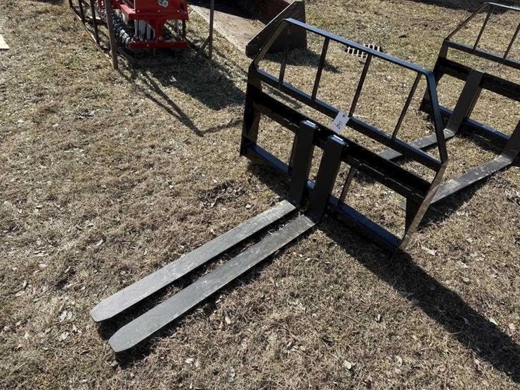 new-kivel-48"-universal-attach-pallet-forks-image-1