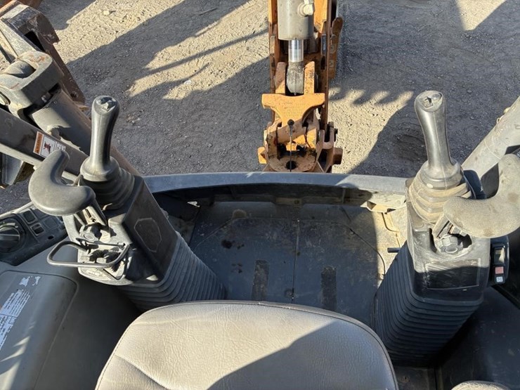 2019-case-580sn-image-28