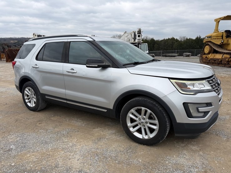 2016-ford-explorer-image-14