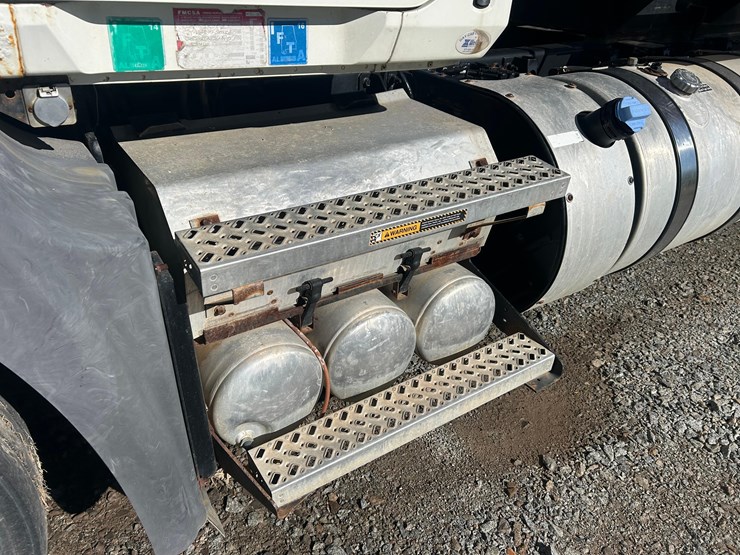 2012-mack-tender-truck-w/adams-rear-discharge-bed-auger-image-7