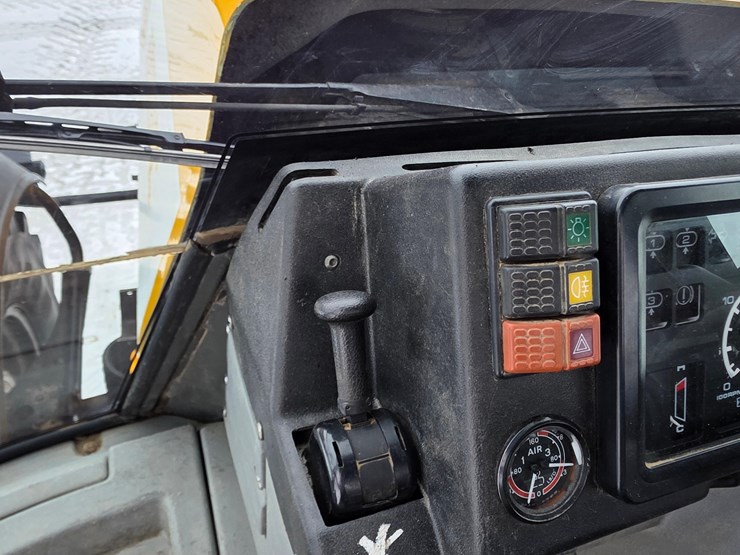 1998-jcb-185-65-image-45