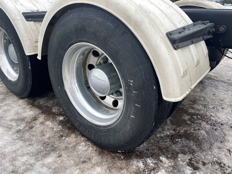 2022-kenworth-t680-image-21