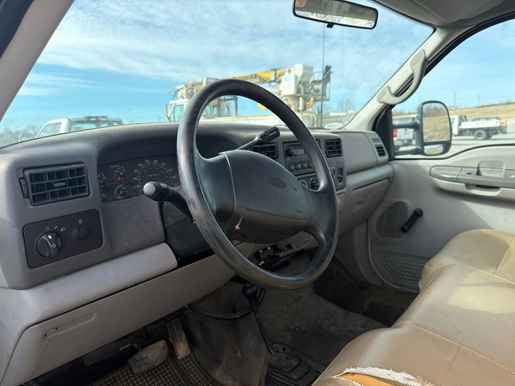 2001-ford-f550-image-16