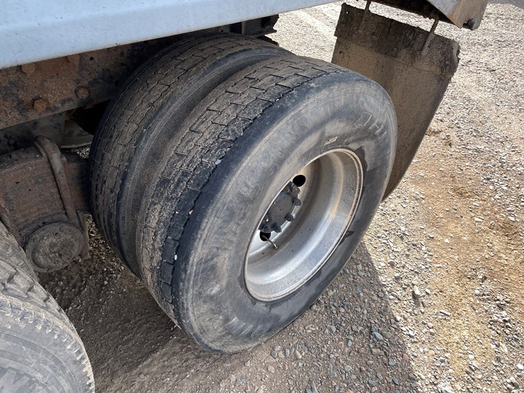 2001-mack-cl713-image-13