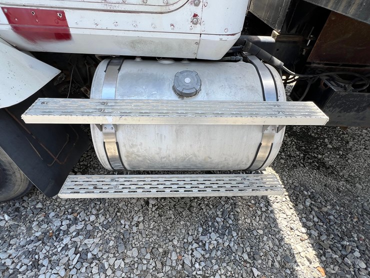 1996-international-a-image-19