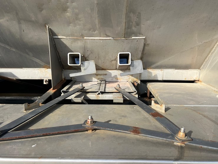 2006-freightliner-auger-truck-image-40