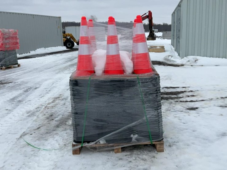 #985-•-unused-landhero-390*390*750mm-road-cone*-image-4