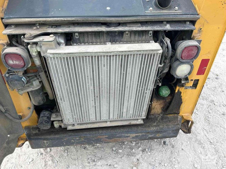 2023-deere-317g-image-7