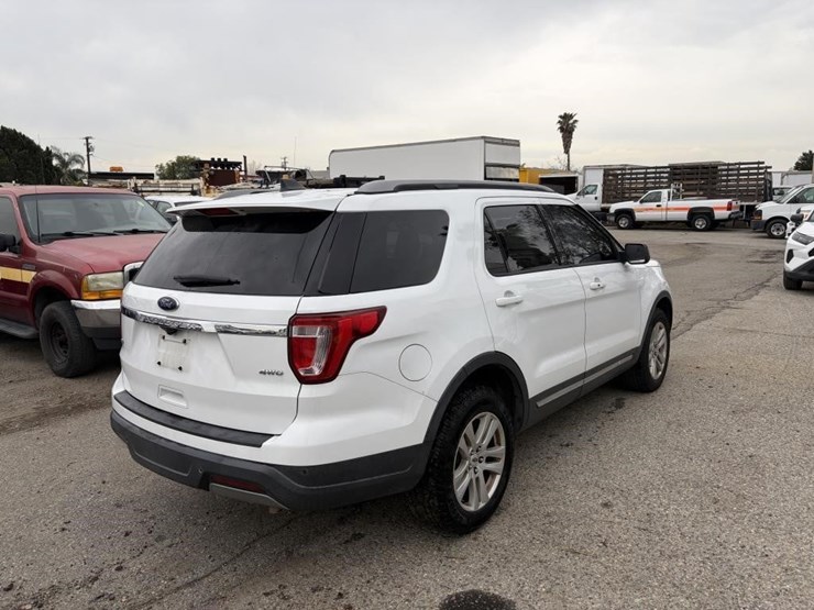2019-ford-explorer-xlt-image-3
