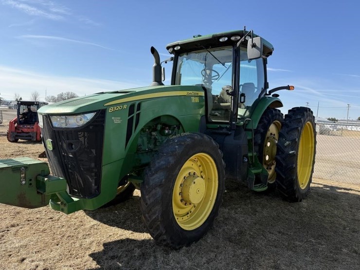 john-deere-8320r-image-3