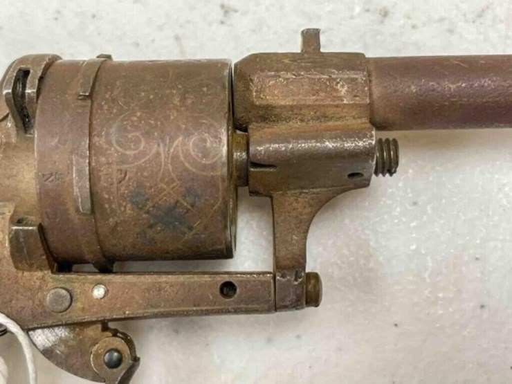 vintage-revolver-image-16