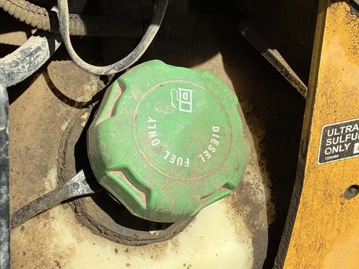 2021-deere-317g-image-22