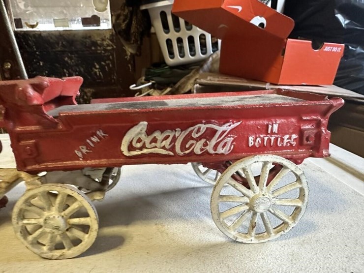 antique-cast-iron-coca-cola-horse-drawn-wagon-image-4