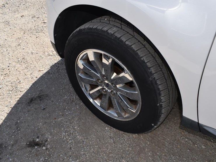 2010-ford-edge-image-8