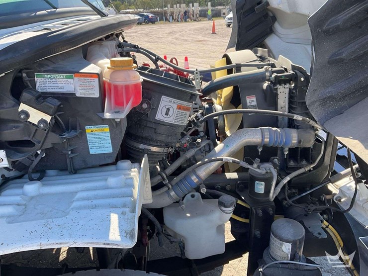 2024-freightliner-m2-106-image-8