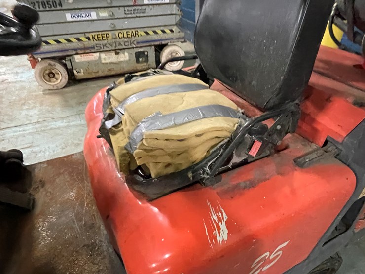 #170-•-world-lift-254-propane-forklift-image-26