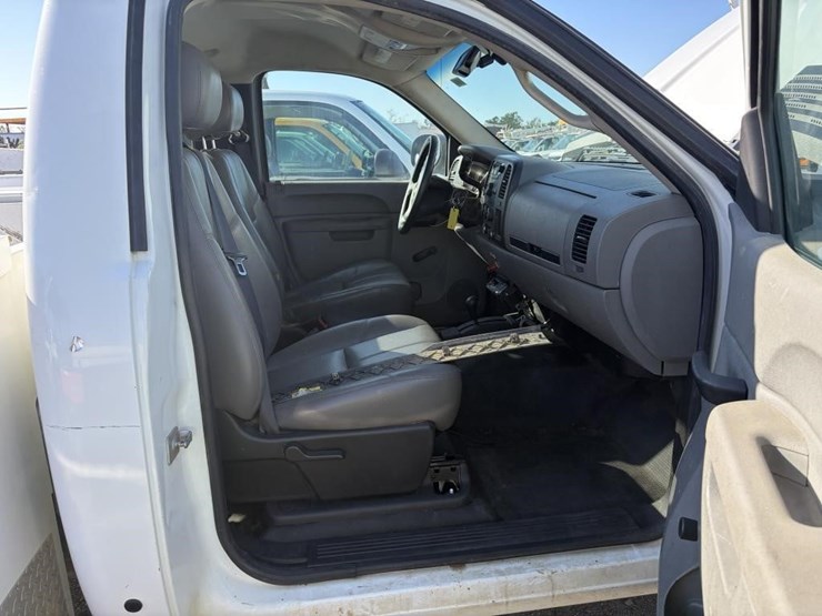 2010-chevrolet-2500-image-8