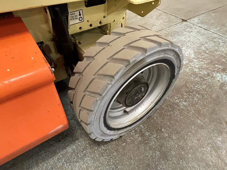 2012-jlg-4069le-image-22