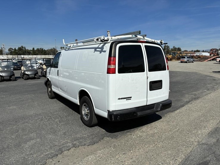 2016-chevrolet-express-2500-image-4