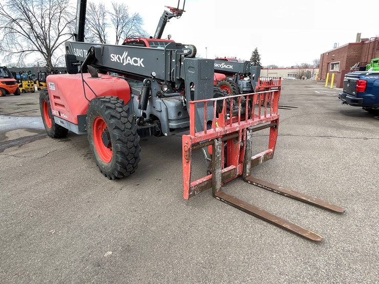 #129-•-2018-skyjack-sj843-telehandler-image-3