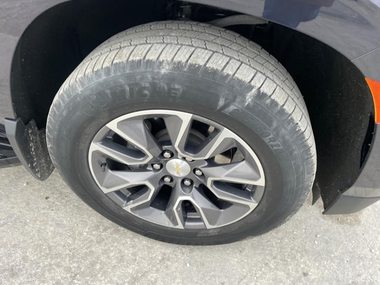 2023-chevrolet-tahoe-image-34