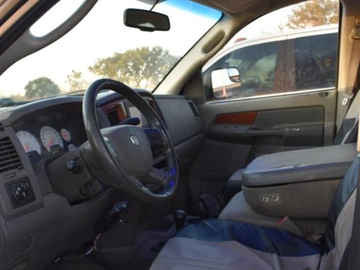 2006-dodge-2500-image-8